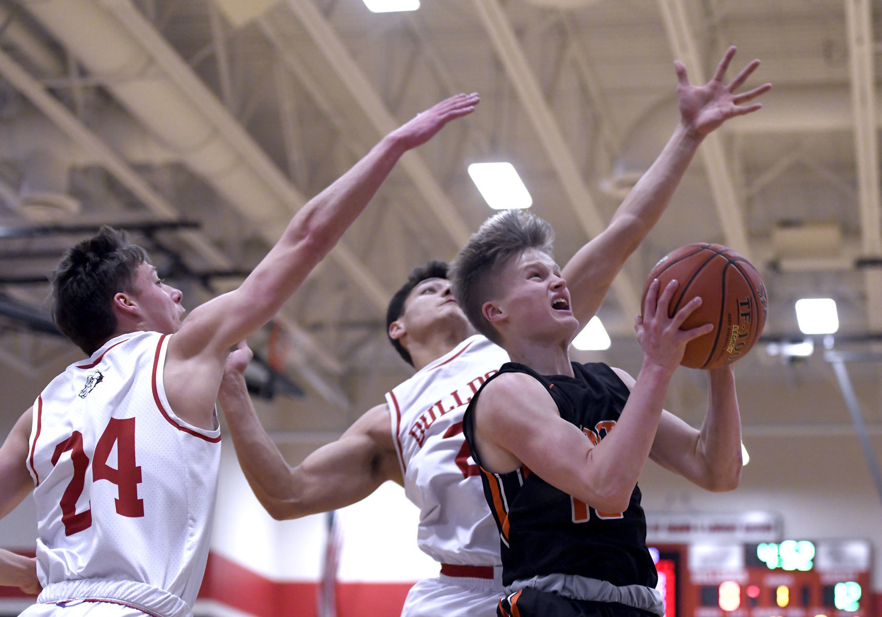 Le Mars hosts Sioux City East